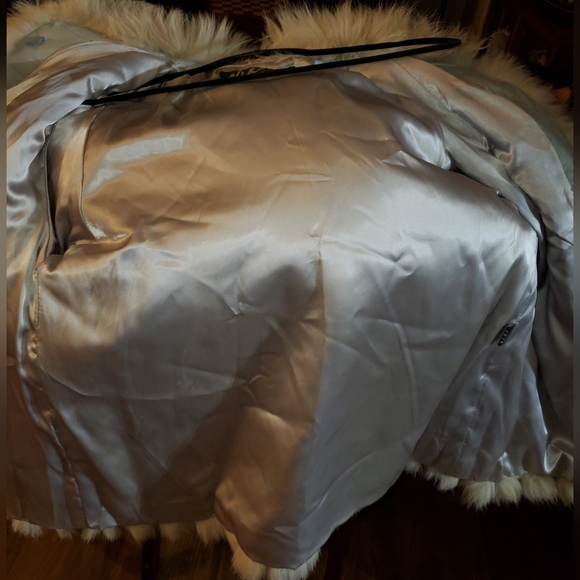 FULL & FLUFFY! FINLAND FOX FUR COAT by NIKI M - Picture 5 of 8